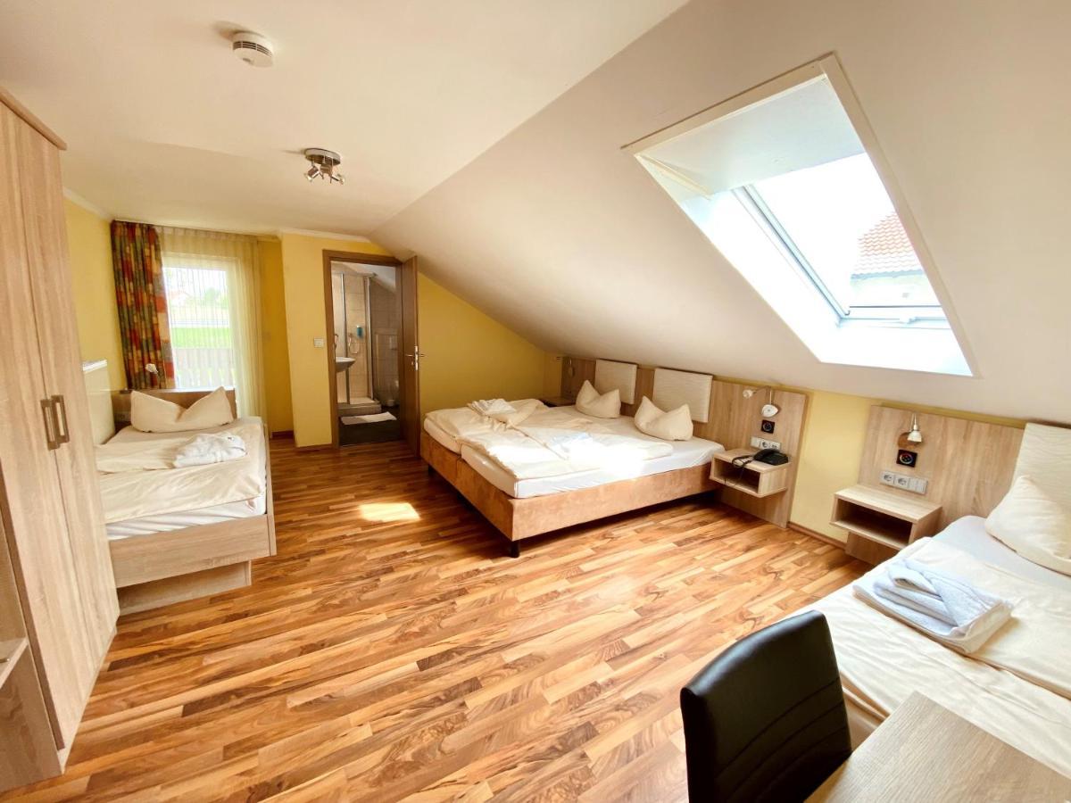 Hotel Garni Kleindienst Ursensollen Экстерьер фото